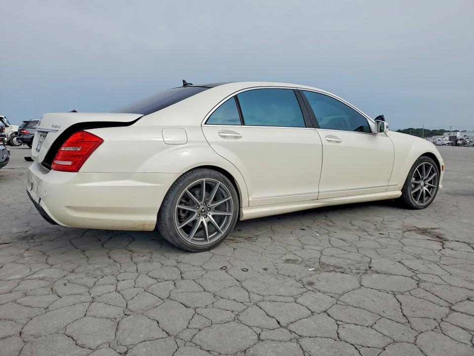 2010 Mercedes-benz S-klasse VIN WDDNG8GB4AA338493 COPART salvage auction — REAR END, Tn - Salvage Certificate, sold $2,550 on 2026-08-03 (photo 3)