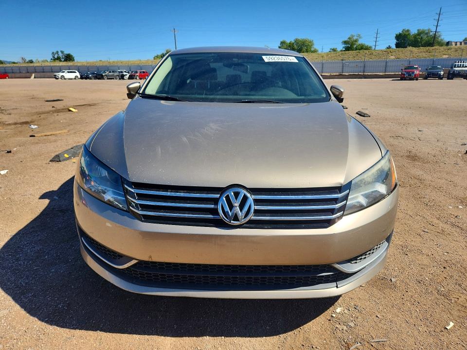 2015 Volkswagen Passat VIN 1VWAT7A35FC015448 COPART salvage auction — MINOR DENT/SCRATCHES, Co - Dis/Dlr/Exp Only Clean Title, sold $325 on 2026-08-03 (photo 5)