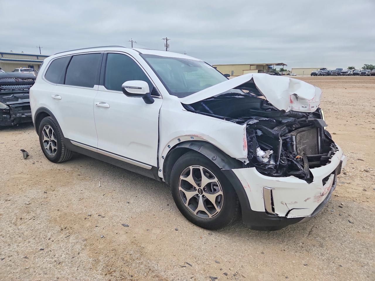 2020 Kia Telluride VIN 5XYP34HC2LG069637 COPART salvage auction — Front End, TX - SALVAGE VEHICLE TITLE, sold $6,300 on 2026-06-25 (photo 4)