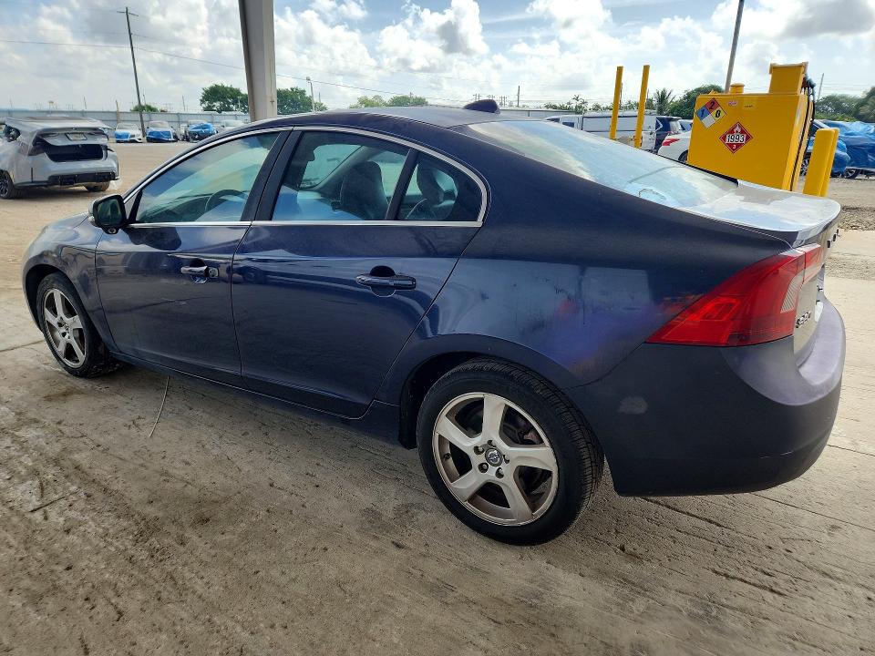 2012 Volvo S60 VIN YV1622FS5C2080102 COPART salvage auction — Burn Interior, FL - CERT OF TITLE SLVG REBUILDABLE, sold $275 on 2026-08-12 (photo 2)