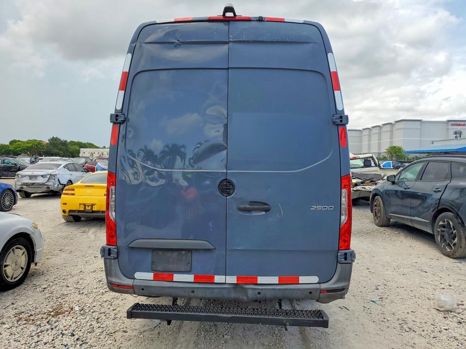 2019 Mercedes-benz VIN WD4PF1CD6KP137042 COPART salvage auction — MINOR DENT/SCRATCHES, Fl - Certificate Of Title, sold $12,000 on 2026-07-29 (photo 6)