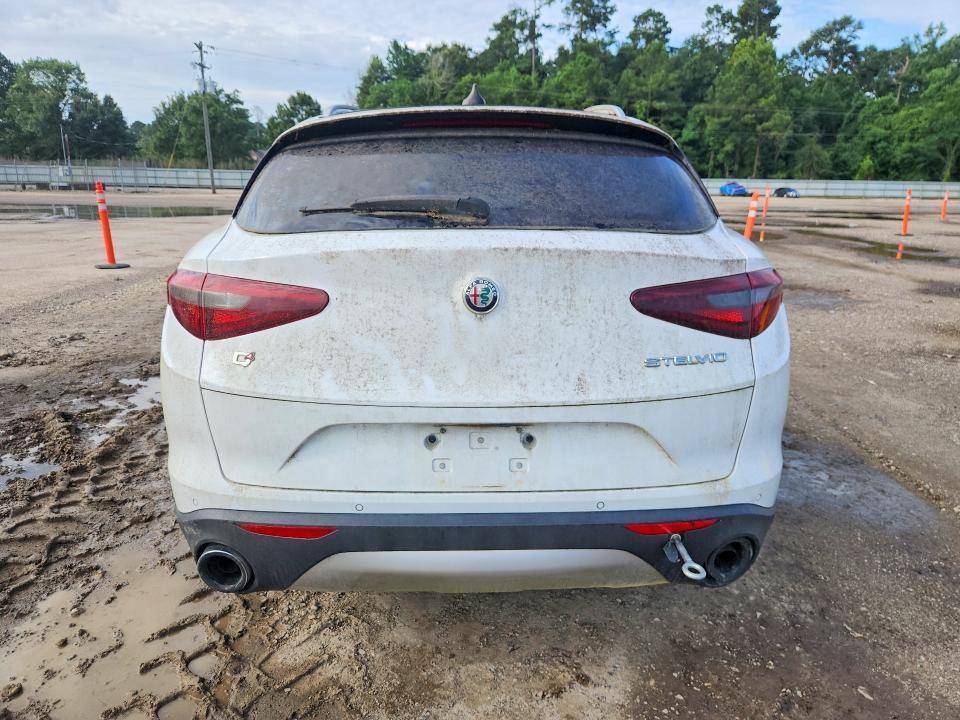 2018 Alfa romeo VIN ZASFAKANXJ7B73781 COPART salvage auction — MINOR DENT/SCRATCHES, Ms - Certificate Of Title, sold $3,150 on 2026-07-24 (photo 6)