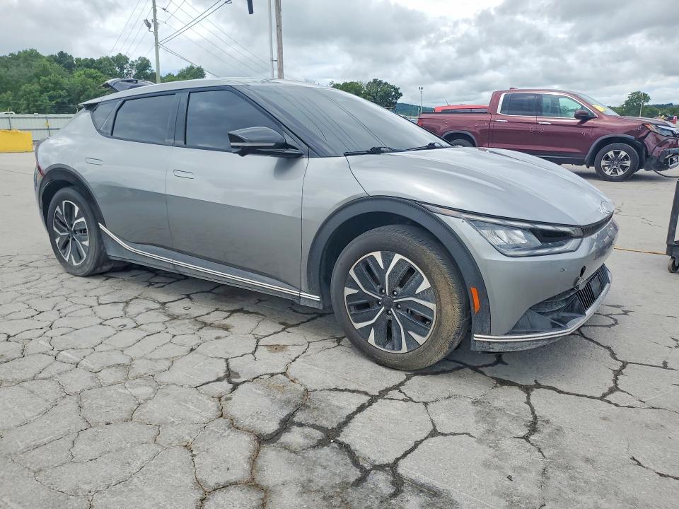 2022 Kia Ev6 VIN KNDC3DLCXN5043210 COPART salvage auction — MINOR DENT/SCRATCHES, In - Certificate Of Title, sold $5,900 on 2026-07-22 (photo 4)
