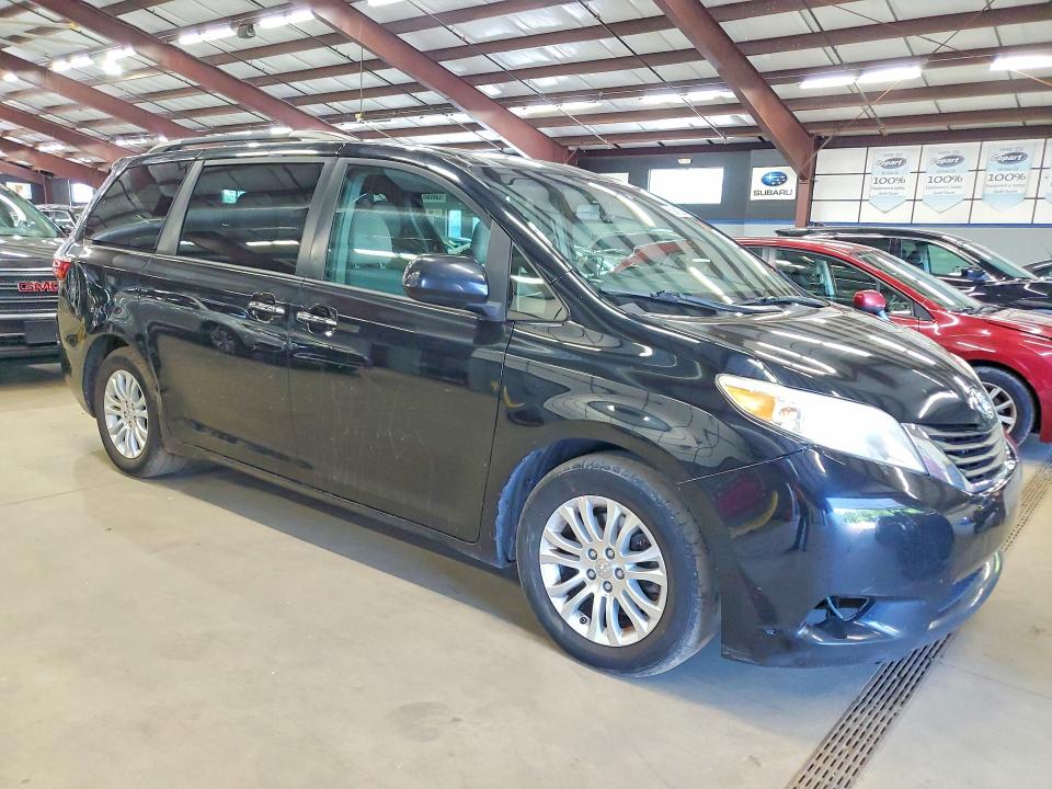 2017 Toyota Sienna VIN 5TDYZ3DC1HS823723 COPART salvage auction — REAR END, Ny - Certificate Of Title, sold $6,900 on 2026-07-27 (photo 4)