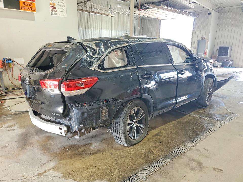2018 Toyota Highlander VIN 5TDBZRFH1JS828959 COPART salvage auction — ROLLOVER, Pa - Certificate Of Salvage, sold $2,500 on 2026-07-13 (photo 3)