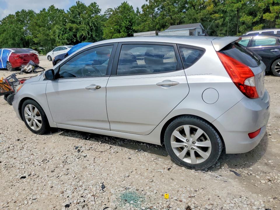 2013 Hyundai VIN KMHCU5AE9DU068879 COPART salvage auction — WATER/FLOOD, Tx - Salvage Title-Flood Damage, sold $600 on 2026-07-28 (photo 2)