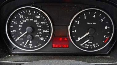 2007 BMW 3 series VIN WBAVT73517FZ36209 COPART salvage auction — NORMAL WEAR, Pa - Cert Of Title (P), sold $450 on 2026-07-02 (photo 8)