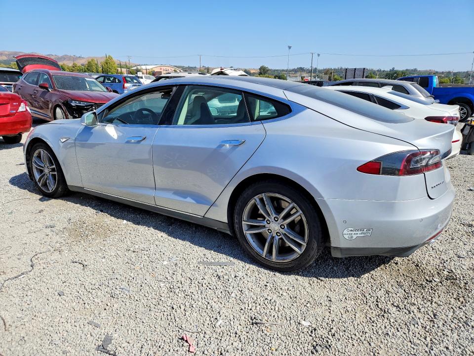 2014 Tesla Model s VIN 5YJSA1H1XEFP52371 COPART salvage auction — MINOR DENT/SCRATCHES, Ca - Dis/Dlr/Exp Only Clean Title, sold $3,850 on 2026-07-14 (photo 2)