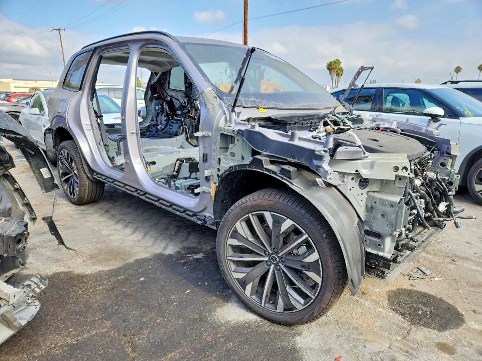 2026 Volvo Xc90 VIN YV4062PM4T1441628 COPART salvage auction — STRIPPED, CA - SALVAGE CERTIFICATE, sold $6,100 on 2026-07-28 (photo 4)