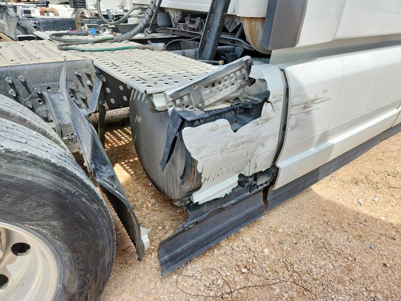 2020 Volvo Vnl VIN 4V4NC9EH6LN244201 COPART salvage auction — ENGINE BURN, Tx - Salvage Vehicle Title, sold $10,500 on 2026-08-19 (photo 9)