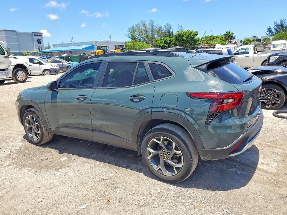 2025 Chevrolet Trax VIN KL77LHEP0SC026669 COPART salvage auction — SIDE, Fl - Cert Of Title Slvg Rebuildable, sold $6,500 on 2026-07-31 (photo 2)