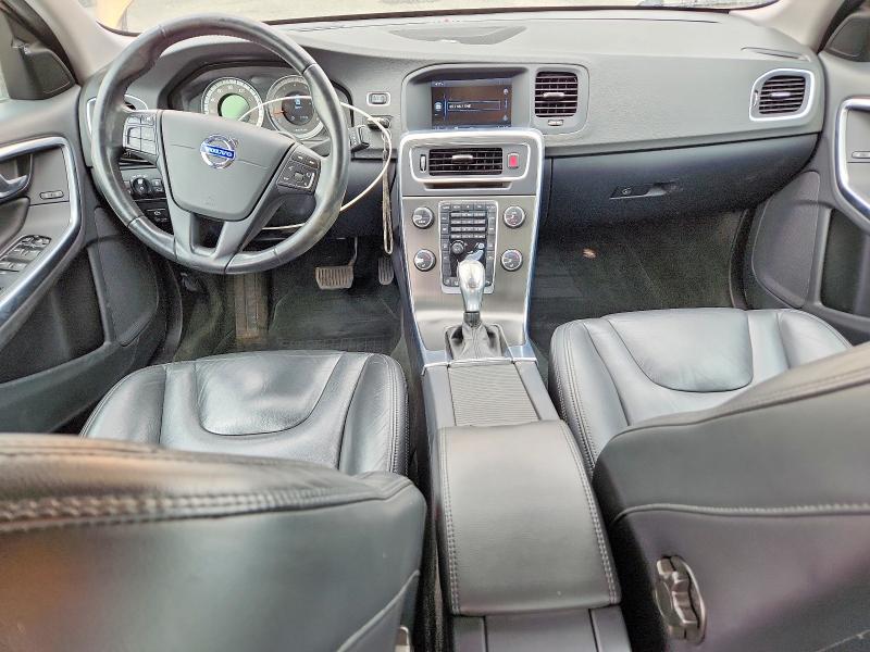 2013 Volvo S60 VIN YV1902FH8D2170577 COPART salvage auction — REAR END, Or - Salvage Title Certificate, sold $2,050 on 2026-08-04 (photo 8)