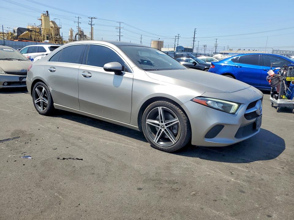 2019 Mercedes-benz VIN WDD3G4EB1KW016000 COPART salvage auction — MINOR DENT/SCRATCHES, Ca - Dis/Dlr/Exp Only Clean Title (P), sold $3,850 on 2026-07-27 (photo 4)