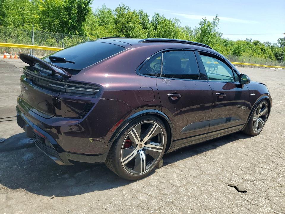 2024 Porsche Macan VIN WP1AC2XA2RL200309 COPART salvage auction — MINOR DENT/SCRATCHES, MI - CERTIFICATE OF TITLE, sold $42,250 on 2026-07-07 (photo 3)