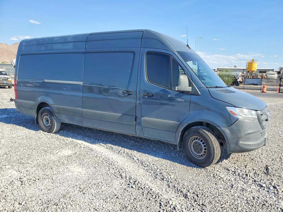 2019 Mercedes-benz Sprinter VIN WD4PF1CD8KP109176 COPART salvage auction — SIDE, Tx - Certificate Of Title (P), sold $3,900 on 2026-07-29 (photo 4)
