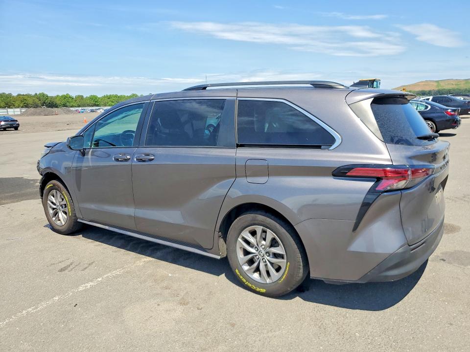 2022 Toyota Sienna VIN 5TDKRKEC9NS110756 COPART salvage auction — FRONT END, Salvage Title, sold $7,500 on 2026-07-20 (photo 2)