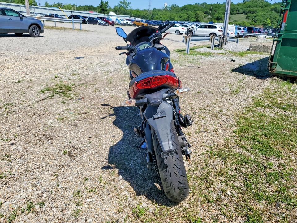 2011 Kawasaki Er VIN JKAEXEC18BDA64802 COPART salvage auction — SIDE, IL - SALVAGE CERTIFICATE, sold $1,100 on 2026-07-29 (photo 4)