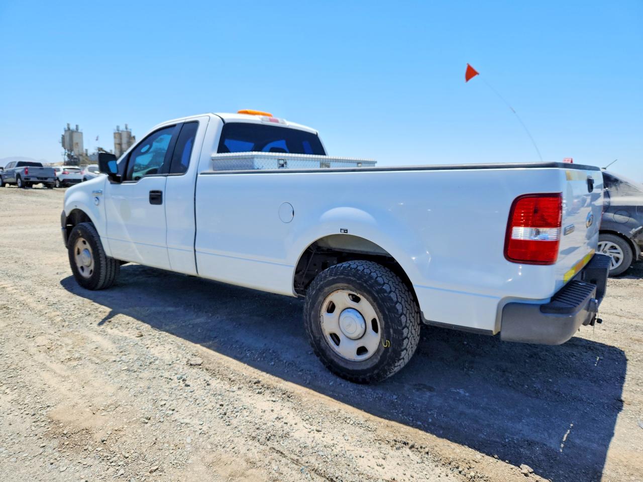 2007 Ford F-150 Lightning VIN 1FTRF12W97NA84197 COPART salvage auction — Minor Dent/Scratches, CA - DIS/DLR/EXP ONLY CLEAN TITLE, sold $3,150 on 2026-07-09 (photo 2)