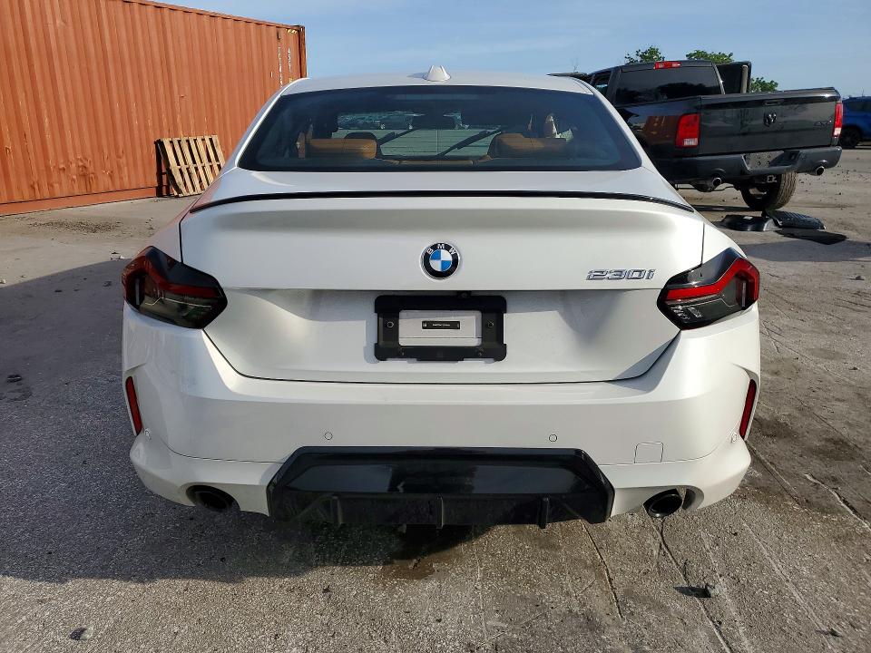 2025 BMW 2er VIN 3MW23CM03S8F64484 COPART salvage auction — SIDE, Fl - Cert Of Title Slvg Rebuildable, sold $11,000 on 2026-08-27 (photo 6)