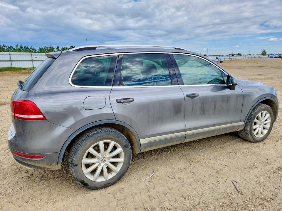 2011 Volkswagen Touareg VIN WVGFK9BP6BD002006 COPART salvage auction — FRONT END, AB - BOS - SALVAGE, sold $1,100 on 2026-07-02 (photo 3)