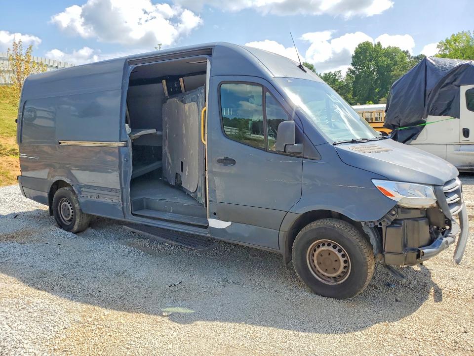 2019 Mercedes-benz Sprinter VIN WD4PF1CD7KP129516 COPART salvage auction — ALL OVER, GA - CERTIFICATE OF TITLE, sold $8,300 on 2026-07-28 (photo 4)