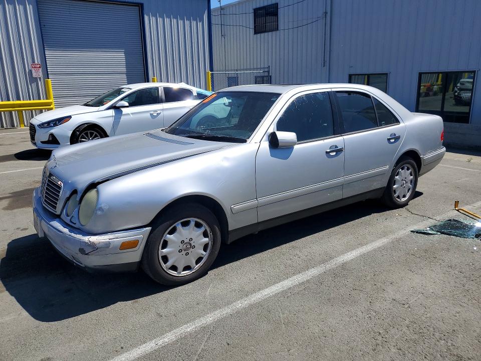 1997 Mercedes-benz E-class VIN WDBJF55FXVJ035108 — COPART salvage auction photo