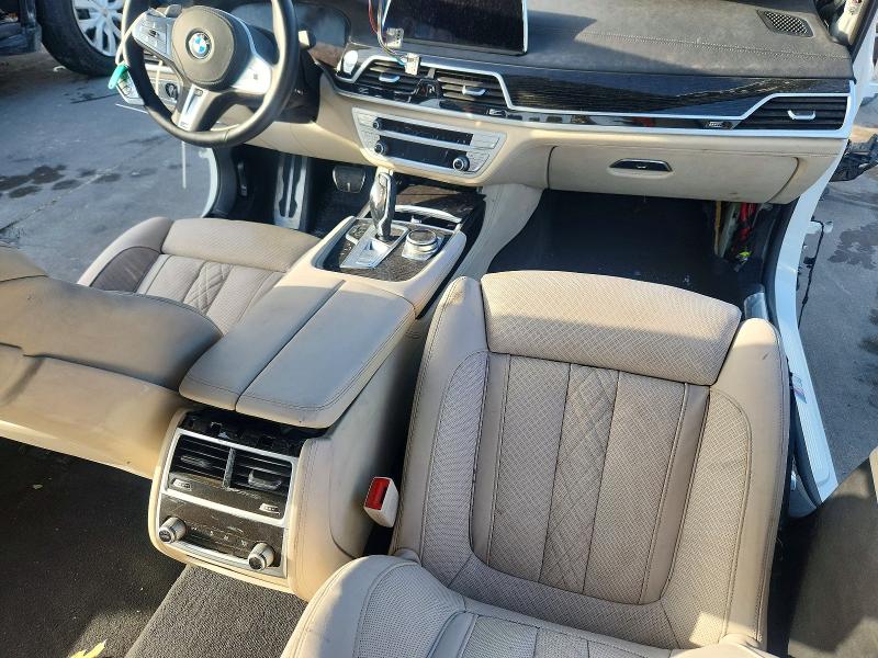 2021 BMW 7er VIN WBA7T2C07MCF88819 COPART salvage auction — STRIPPED, FL - CERT OF TITLE-SLVG REBLD FLOOD, sold $600 on 2026-08-17 (photo 8)