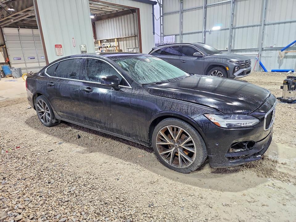 2018 Volvo VIN LVY982MKXJP030342 COPART salvage auction — MINOR DENT/SCRATCHES, Va - Certificate Of Title, sold $3,400 on 2026-07-20 (photo 4)