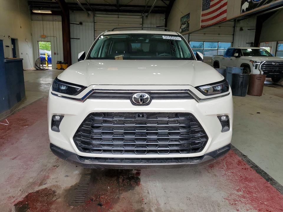 2024 Toyota Highlander VIN 5TDACAB57RS017317 COPART salvage auction — VANDALISM, MI - CERTIFICATE OF TITLE, sold $30,500 on 2026-07-09 (photo 5)