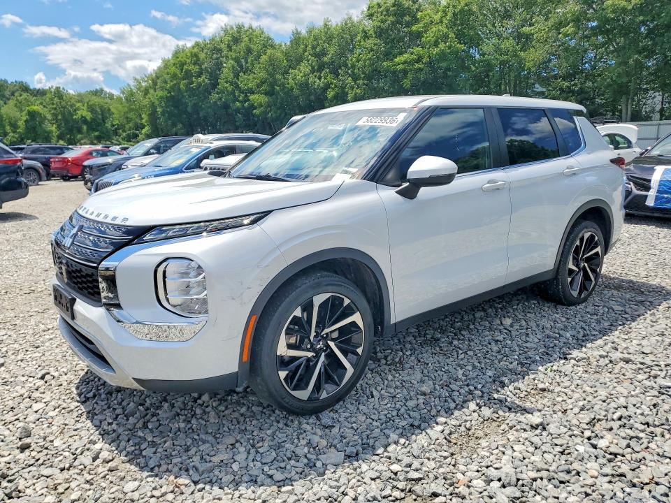 2022 Mitsubishi Outlander VIN JA4J3TA88NZ020267 COPART salvage auction — MINOR DENT/SCRATCHES, Wv - Dealer Only Clean Title (P), sold $11,800 on 2026-07-22 (photo 1)