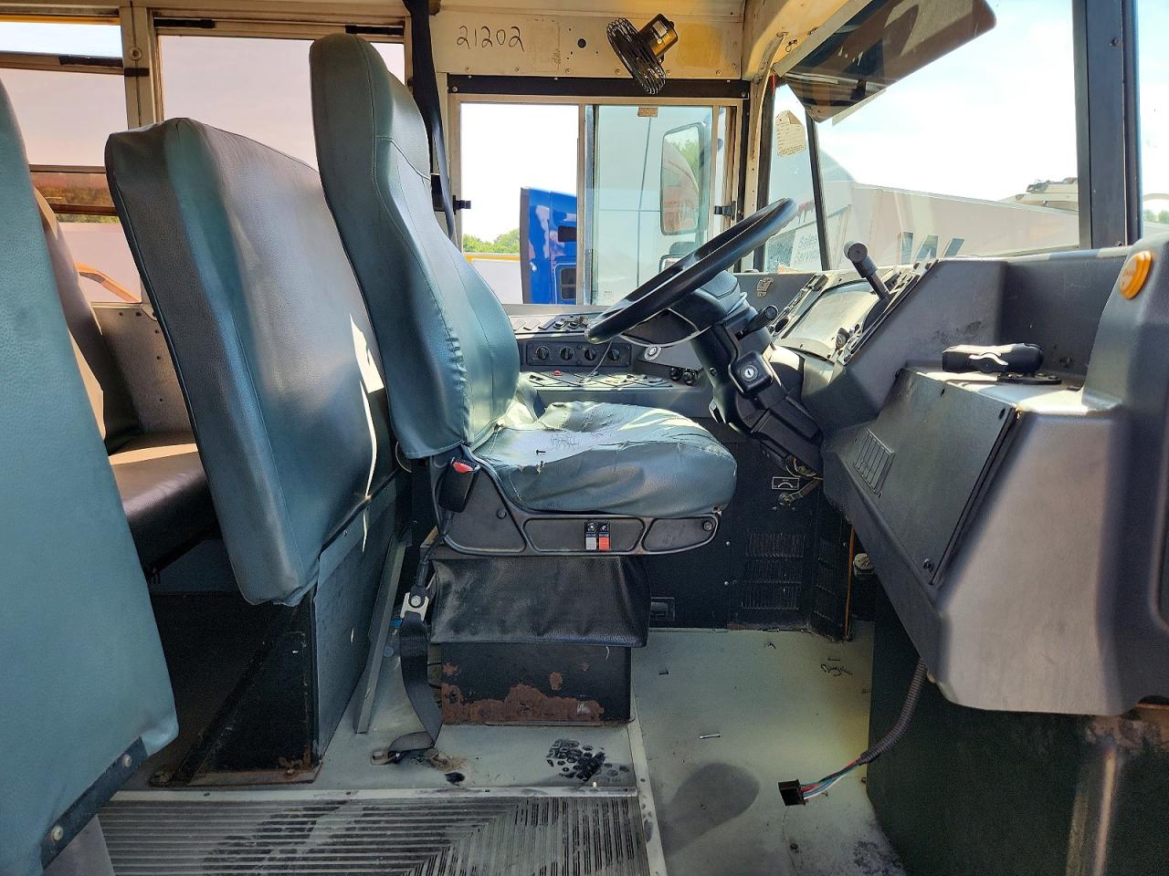 2012 Bluebird All models VIN 1BAKGCPA3CF287902 COPART salvage auction — Normal Wear, MO - CERTIFICATE OF TITLE, sold $1,400 on 2026-09-08 (photo 5)