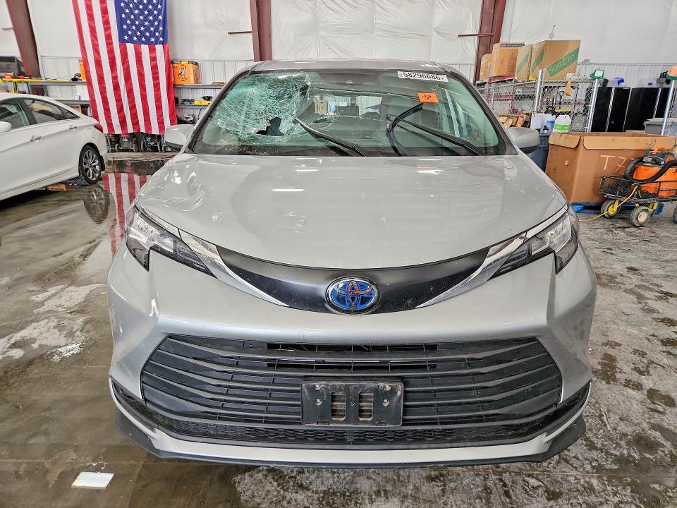2022 Toyota Sienna VIN 5TDKSKFC6NS069389 COPART salvage auction — REAR END, Wv - Salvage Certificate, sold $5,000 on 2026-07-27 (photo 5)