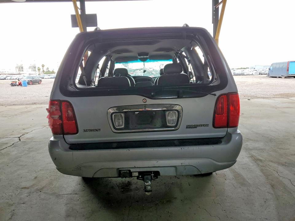 2000 Lincoln Navigator VIN 5LMRU27A2YLJ00349 COPART salvage auction — VANDALISM, Az - Certificate Of Title, sold $475 on 2026-07-29 (photo 6)