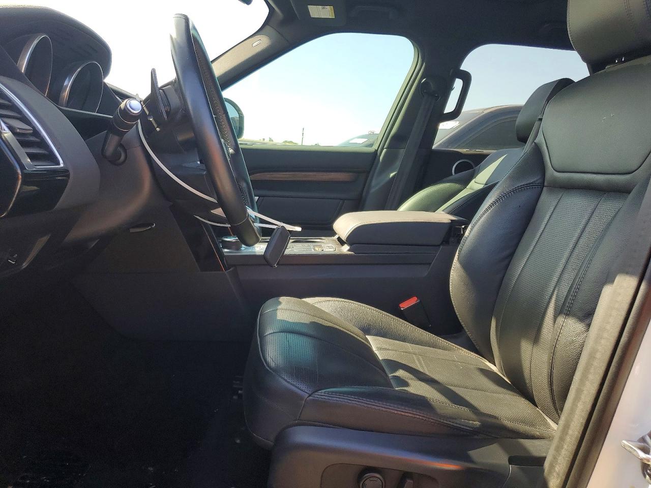 2017 Land Rover Discovery VIN SALRGBBV3HA024539 COPART salvage auction — Minor Dent/Scratches, TX - CERTIFICATE OF TITLE, sold $4,100 on 2026-07-09 (photo 7)