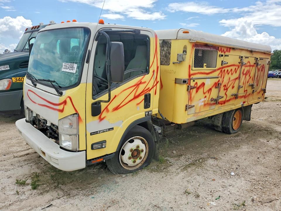 2017 Isuzu Npr hd VIN 54DC4W1C1HS808057 COPART salvage auction — VANDALISM, Tx - Salvage Vehicle Title, sold $2,450 on 2026-07-31 (photo 1)