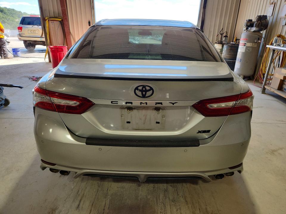 2018 Toyota Camry VIN 4T1B61HK0JU124682 COPART salvage auction — MINOR DENT/SCRATCHES, Va - Non Public Clean Title, sold $6,100 on 2026-07-02 (photo 6)