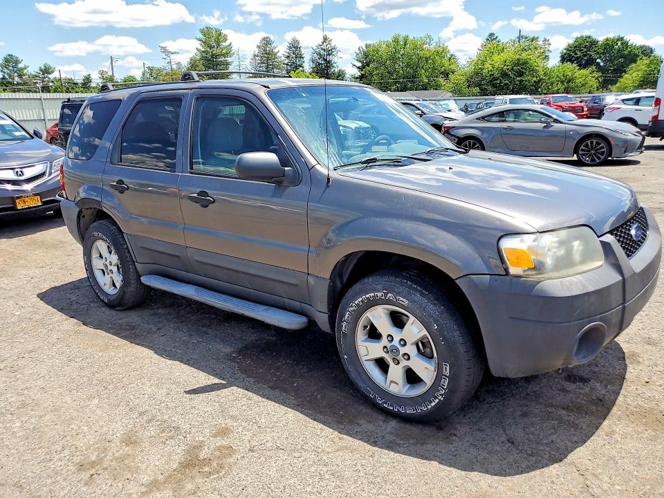 2005 Ford Escape VIN 1FMYU93175KD99593 COPART salvage auction — ENGINE BURN, PA - CERT OF SALV-R=RECONSTRUCTED, sold $400 on 2026-07-02 (photo 4)