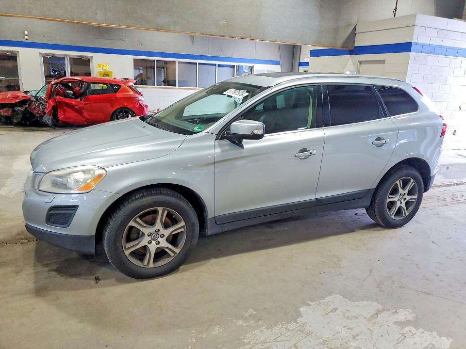 2013 Volvo VIN YV4902DZ4D2440242 COPART salvage auction — FRONT END, Va - Certificate Of Title, sold $2,100 on 2026-07-17 (photo 1)