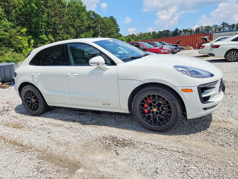 2018 Porsche Macan VIN WP1AG2A5XJLB65008 COPART salvage auction — MINOR DENT/SCRATCHES, Mt - Certificate Of Title, sold $15,400 on 2026-08-04 (photo 4)