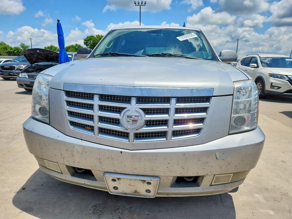 2011 Cadillac Escalade VIN 1GYS4BEF8BR139002 COPART salvage auction — NORMAL WEAR, Tx - Certificate Of Title, sold $1,100 on 2026-07-02 (photo 5)