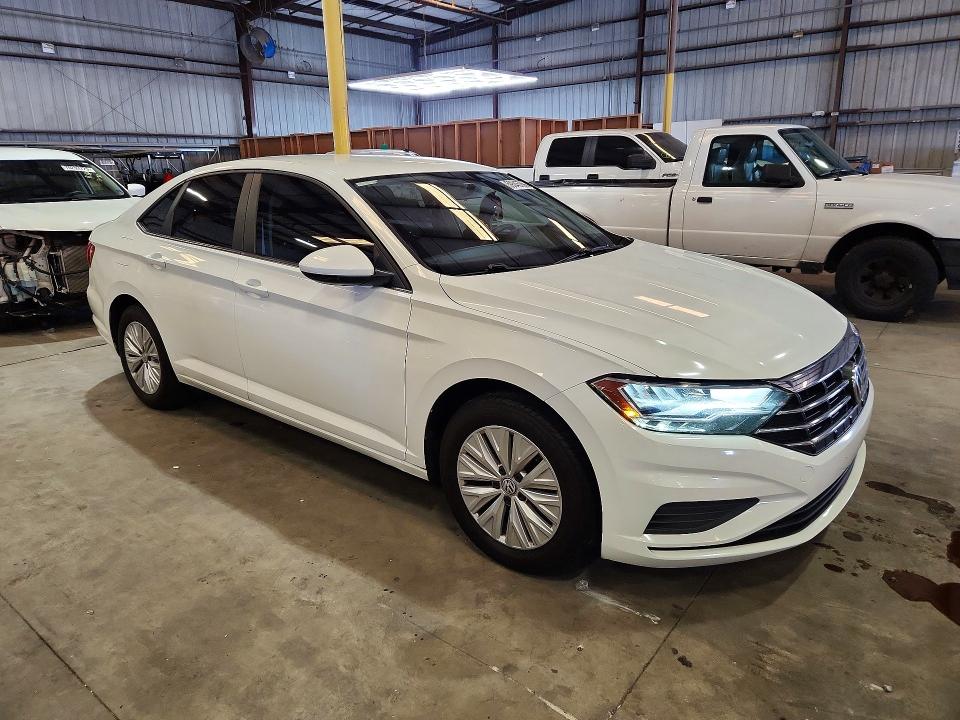 2019 Volkswagen Jetta VIN 3VWN57BU8KM059472 COPART salvage auction — MINOR DENT/SCRATCHES, Fl - Certificate Of Title, sold $2,750 on 2026-07-12 (photo 4)