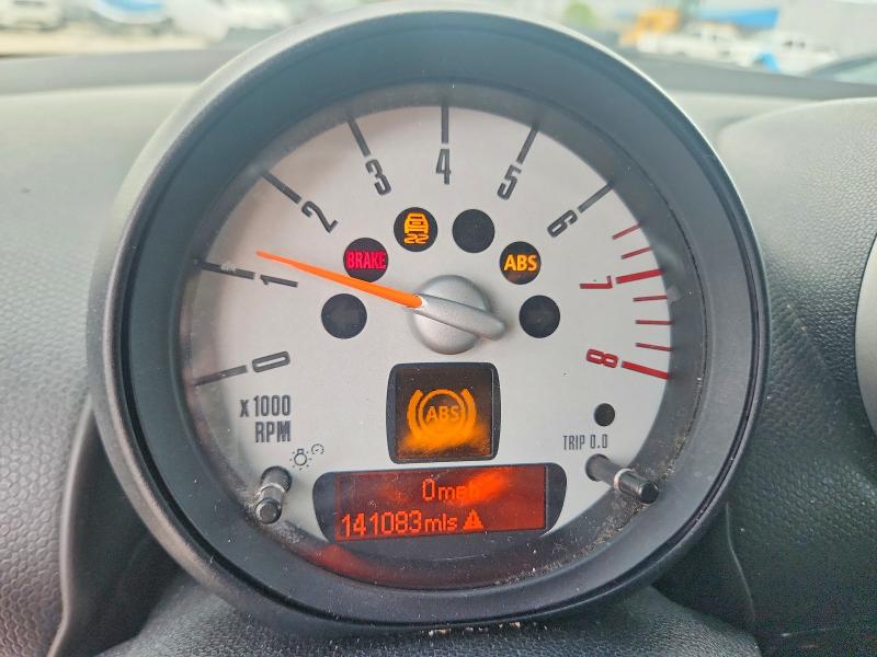 2011 Mini Cooper VIN WMWZC3C5XBWM25827 COPART salvage auction — MINOR DENT/SCRATCHES, Fl - Cert Of Title-Rebuilt, sold $975 on 2026-07-02 (photo 9)
