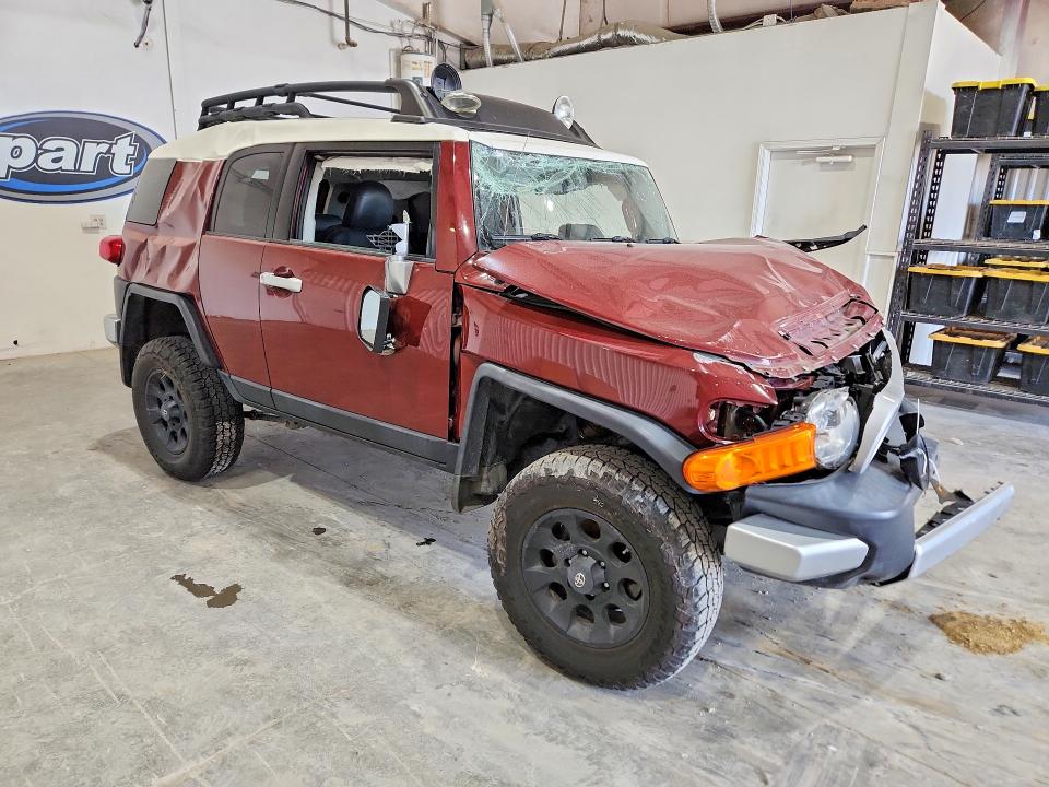 2011 Toyota Fj cruiser VIN JTEBU4BF7BK105546 COPART salvage auction — ROLLOVER, Va - Certificate Of Title, sold $925 on 2026-07-14 (photo 4)