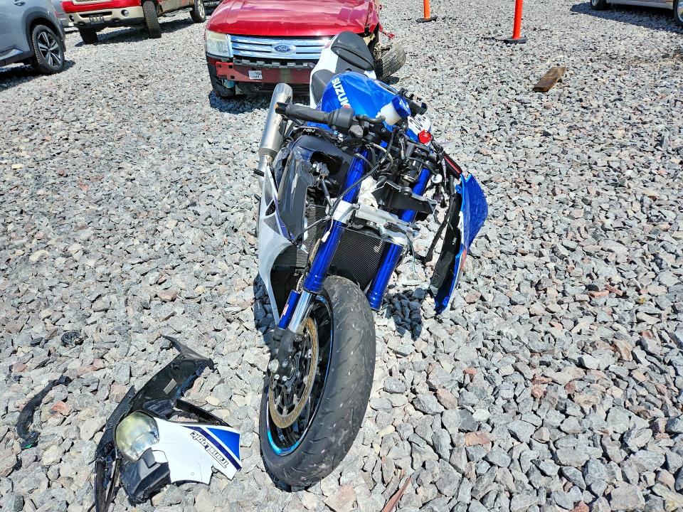 2025 Suzuki VIN JS1DM11M9S7100082 COPART salvage auction — FRONT END, Wi - Cert Of Title-Salvage Vehicle, sold $2,900 on 2026-07-23 (photo 2)
