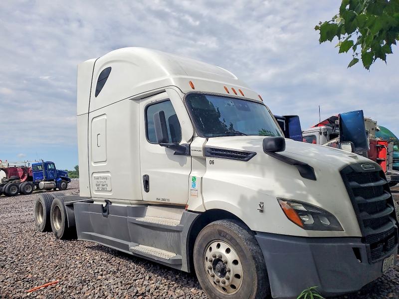2020 Freightliner Cascadia 126 VIN 3AKJHHDR8LSMG6730 — COPART salvage auction photo