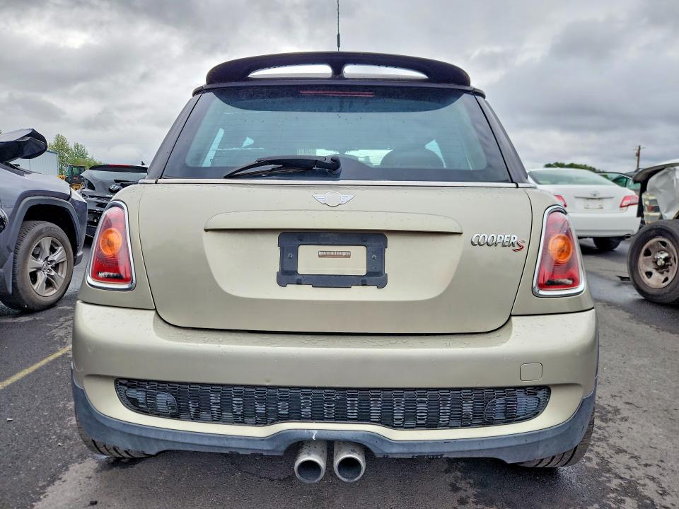 2007 Mini Cooper VIN WMWMF73517TV31343 COPART salvage auction — MINOR DENT/SCRATCHES, Or - Salvage Title Certificate, sold $750 on 2026-07-08 (photo 6)
