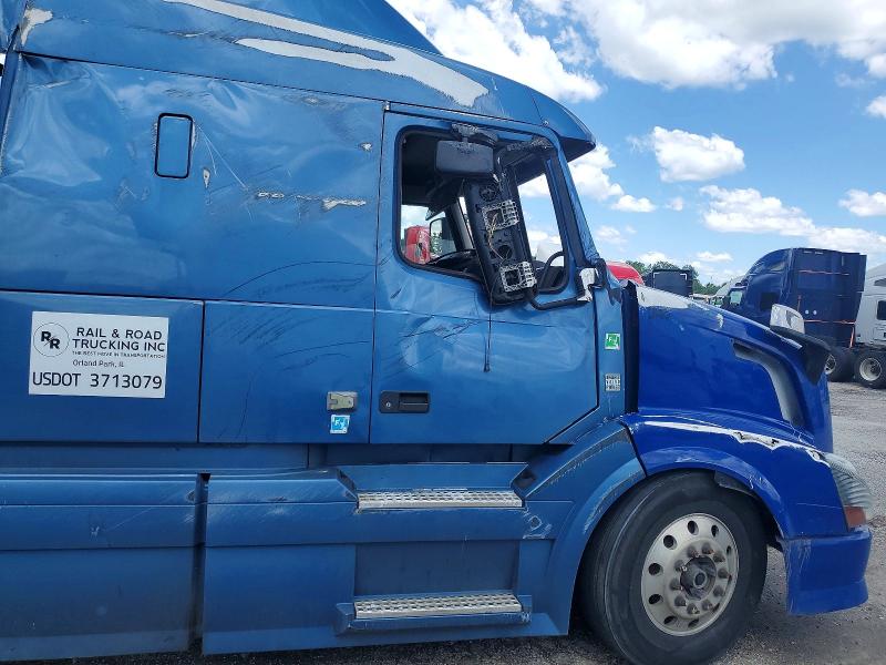 2014 Volvo VIN 4V4NC9EG7EN153626 COPART salvage auction — SIDE, In - Bill Of Sale - Parts Only, sold $275 on 2026-07-23 (photo 6)