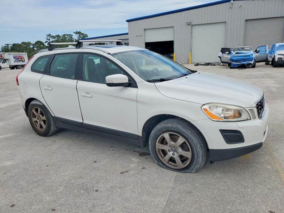 2011 Volvo Xc60 VIN YV4952DZ2B2222296 COPART salvage auction — WATER/FLOOD, FL - CERT OF TITLE-SLVG REBLD FLOOD, sold $475 on 2026-07-22 (photo 4)