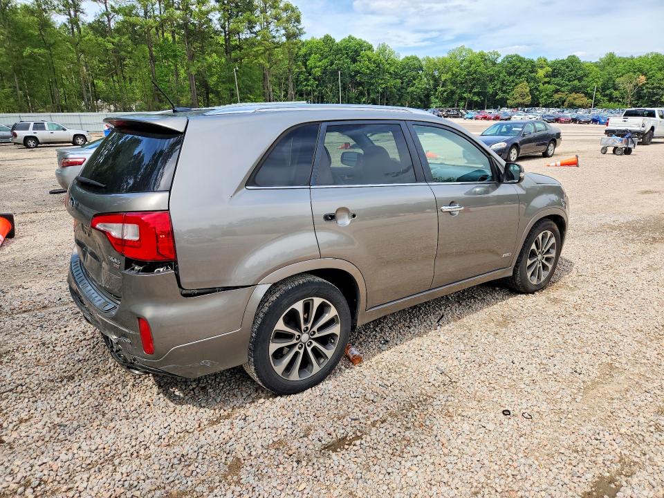 2014 Kia Sorento VIN 5XYKWDA77EG528677 COPART salvage auction — REAR END, Nc - Salvage Certificate Of Title, sold $1,000 on 2026-07-31 (photo 3)
