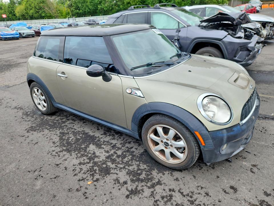 2007 Mini Cooper VIN WMWMF73517TV31343 COPART salvage auction — MINOR DENT/SCRATCHES, Or - Salvage Title Certificate, sold $750 on 2026-07-08 (photo 4)